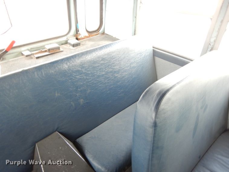 image for item DH6578 1992 Thomas Built Saf-T-Liner MVP  school bus