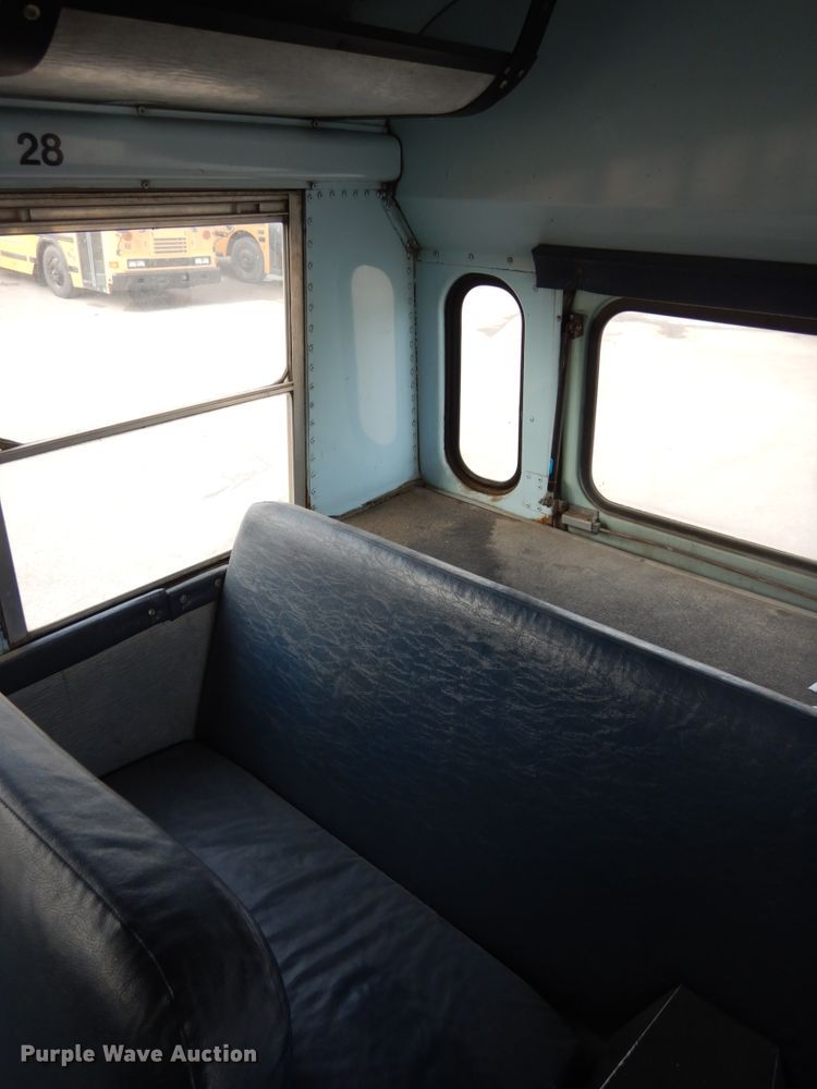 image for item DH6578 1992 Thomas Built Saf-T-Liner MVP  school bus