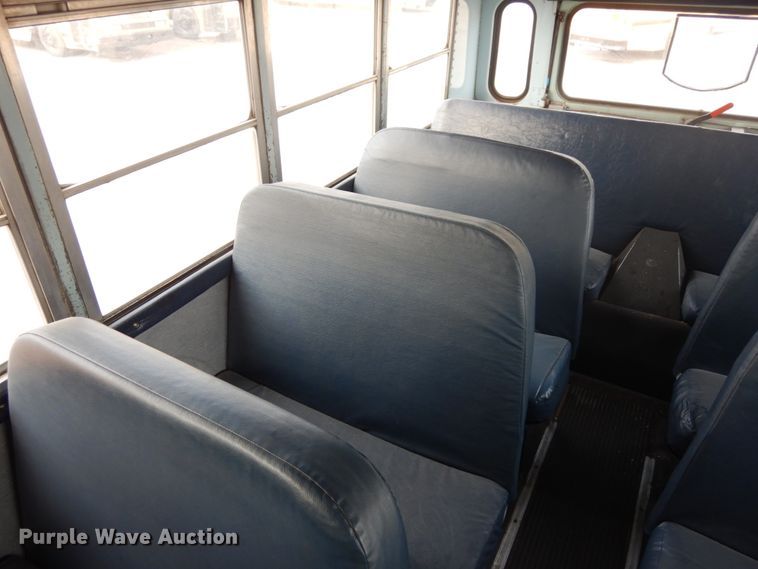 image for item DH6578 1992 Thomas Built Saf-T-Liner MVP  school bus