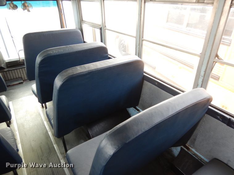 image for item DH6578 1992 Thomas Built Saf-T-Liner MVP  school bus