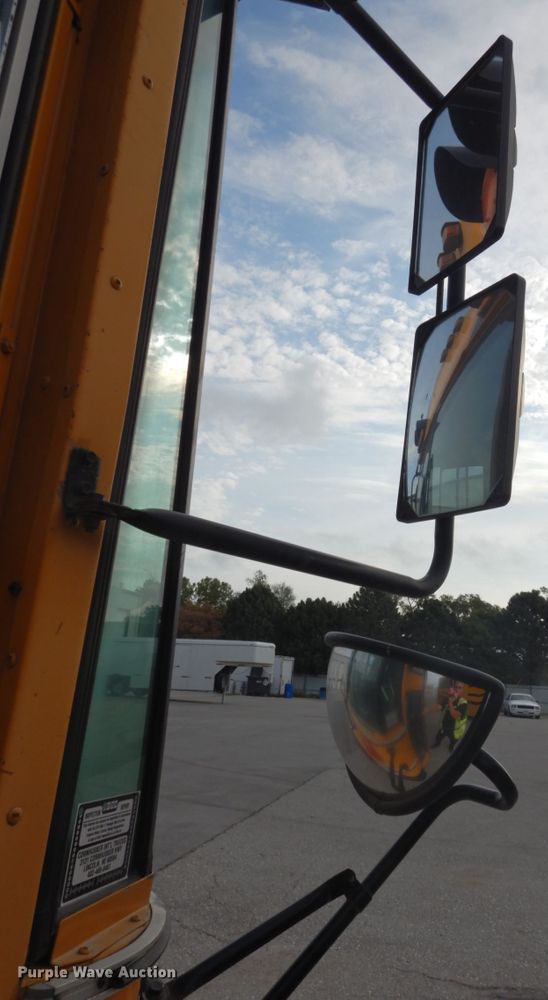 image for item DH6578 1992 Thomas Built Saf-T-Liner MVP  school bus