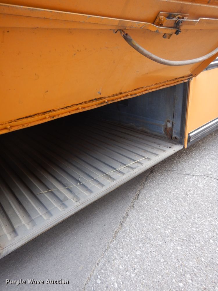 image for item DH6578 1992 Thomas Built Saf-T-Liner MVP  school bus