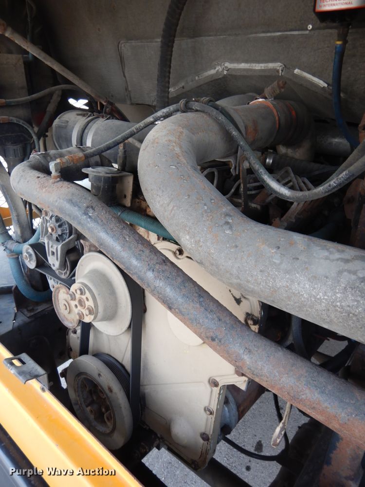 image for item DH6578 1992 Thomas Built Saf-T-Liner MVP  school bus