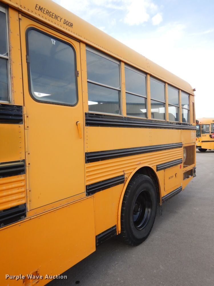 image for item DH6578 1992 Thomas Built Saf-T-Liner MVP  school bus