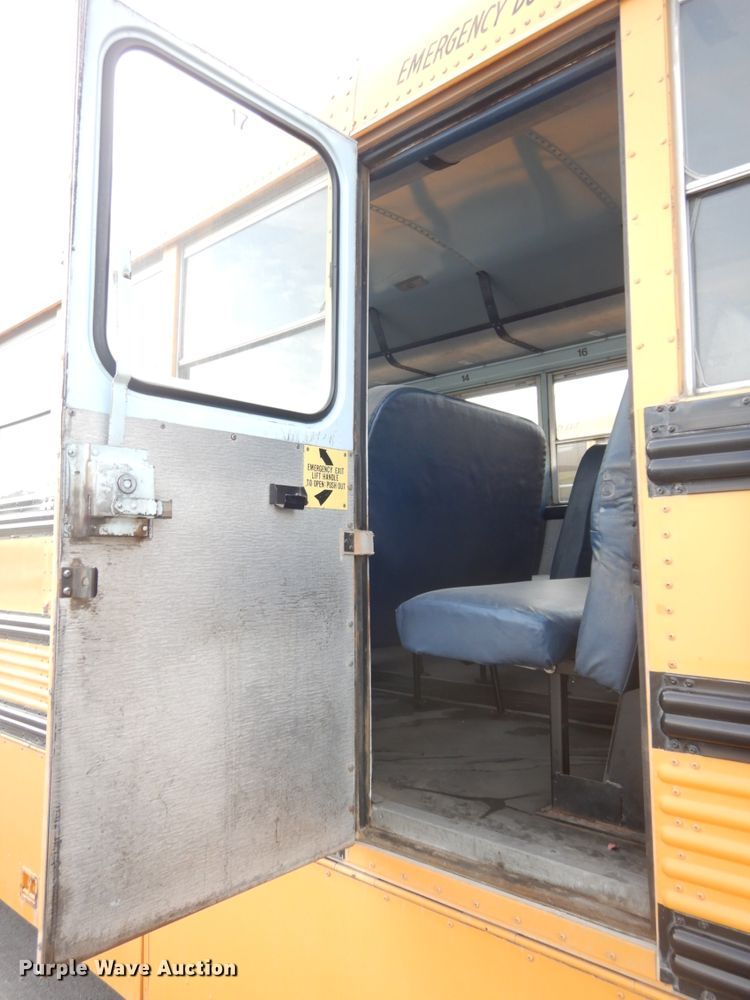 image for item DH6578 1992 Thomas Built Saf-T-Liner MVP  school bus