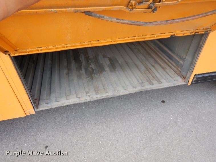 image for item DH6578 1992 Thomas Built Saf-T-Liner MVP  school bus