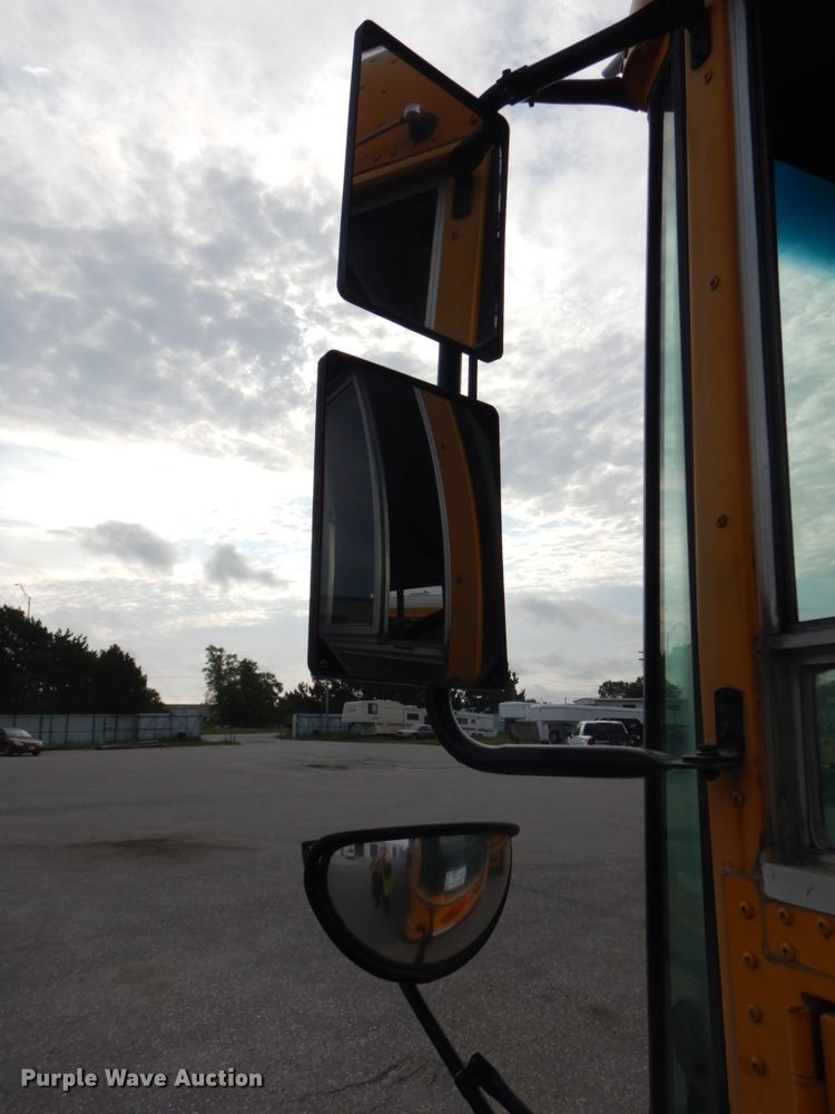 image for item DH6578 1992 Thomas Built Saf-T-Liner MVP  school bus