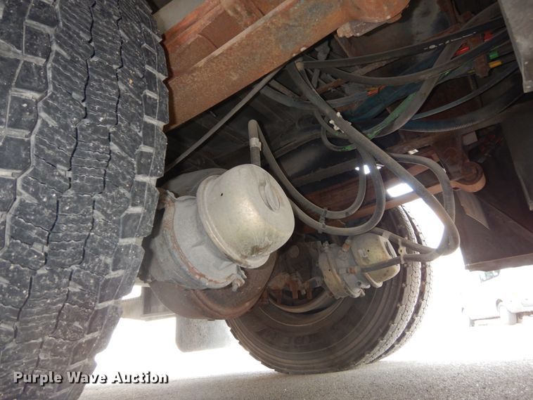 image for item DH6578 1992 Thomas Built Saf-T-Liner MVP  school bus