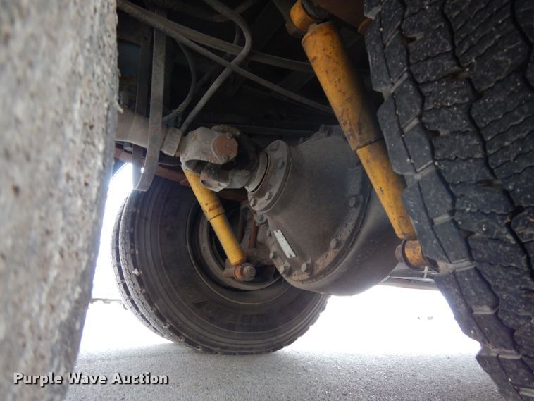 image for item DH6578 1992 Thomas Built Saf-T-Liner MVP  school bus