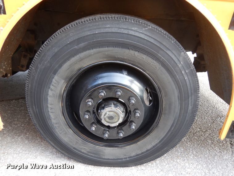 image for item DH6578 1992 Thomas Built Saf-T-Liner MVP  school bus