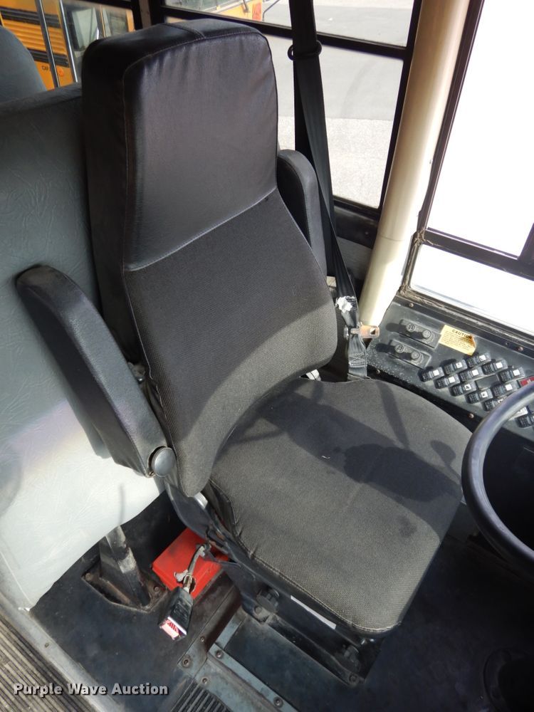 image for item DH6579 2001 Thomas Built M2001  school bus