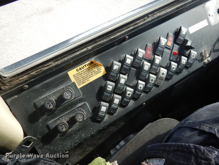 image for item DH6579 2001 Thomas Built M2001  school bus