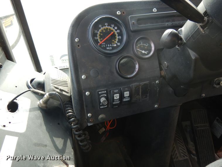 image for item DH6579 2001 Thomas Built M2001  school bus