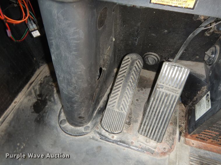 image for item DH6579 2001 Thomas Built M2001  school bus