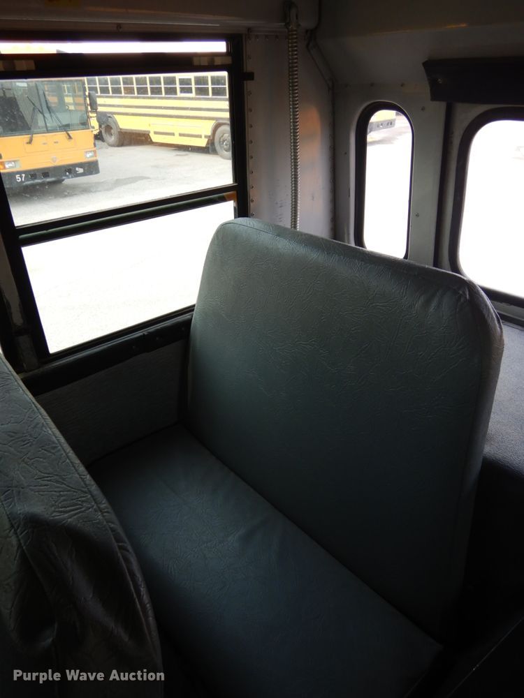 image for item DH6579 2001 Thomas Built M2001  school bus