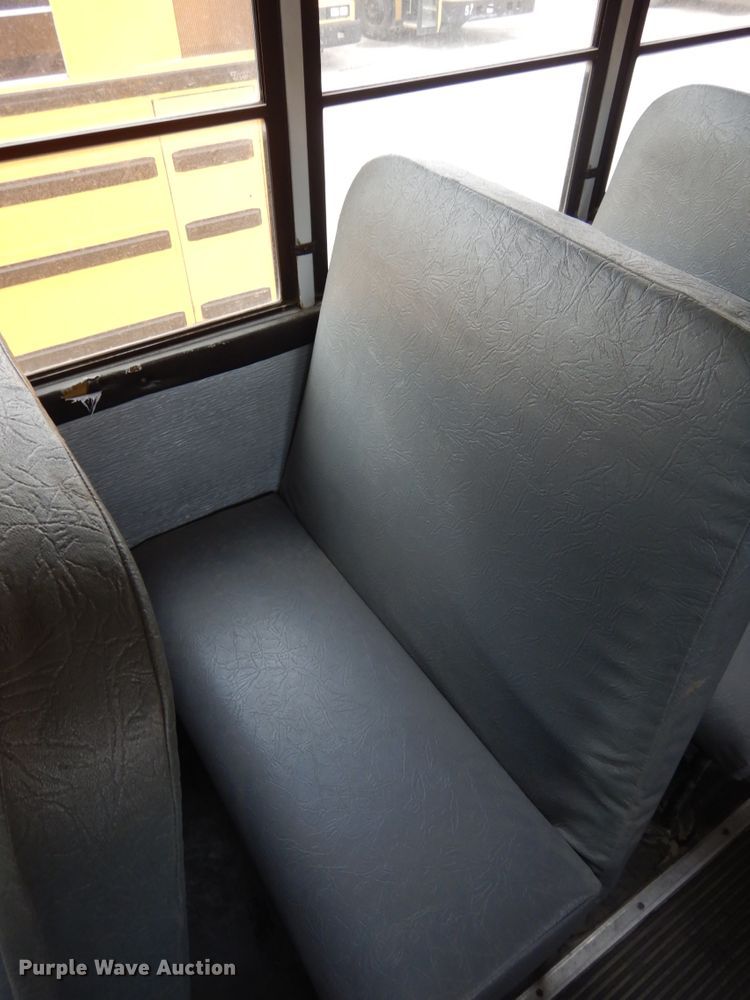 image for item DH6579 2001 Thomas Built M2001  school bus