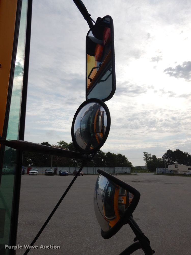 image for item DH6579 2001 Thomas Built M2001  school bus