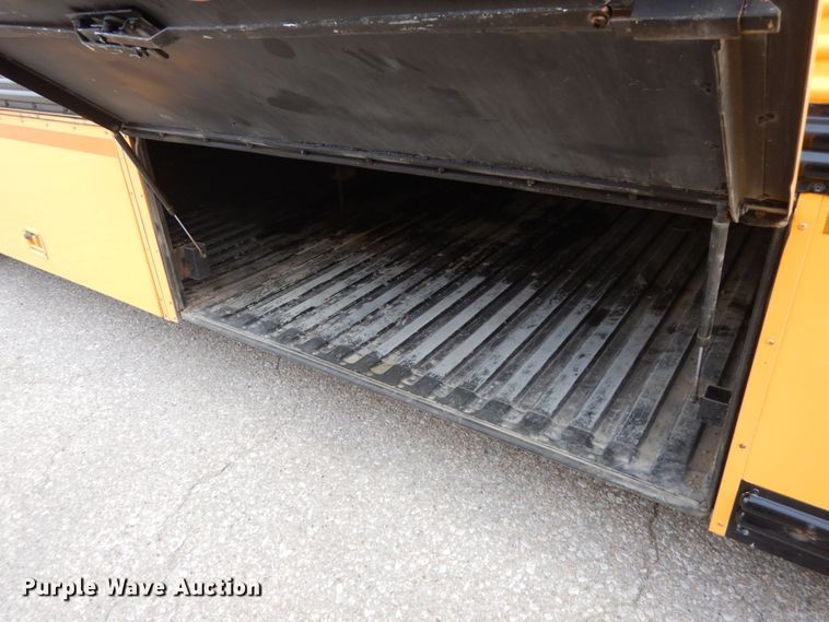 image for item DH6579 2001 Thomas Built M2001  school bus