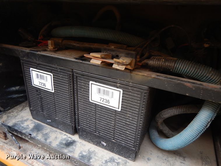 image for item DH6579 2001 Thomas Built M2001  school bus