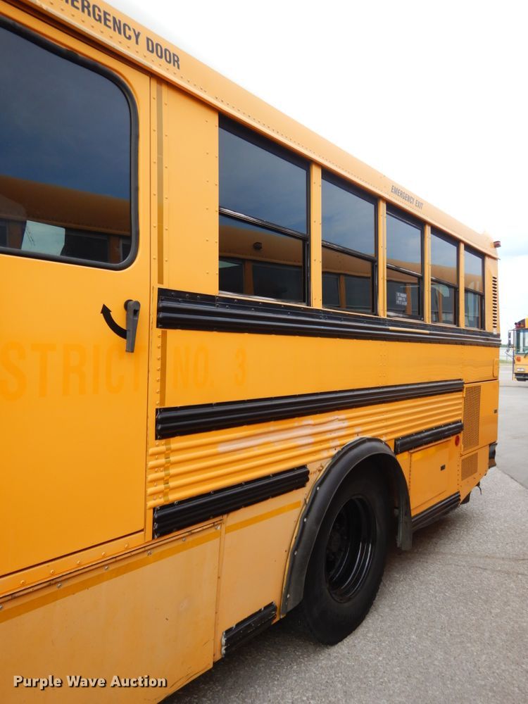 image for item DH6579 2001 Thomas Built M2001  school bus