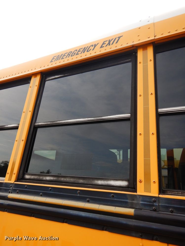 image for item DH6579 2001 Thomas Built M2001  school bus