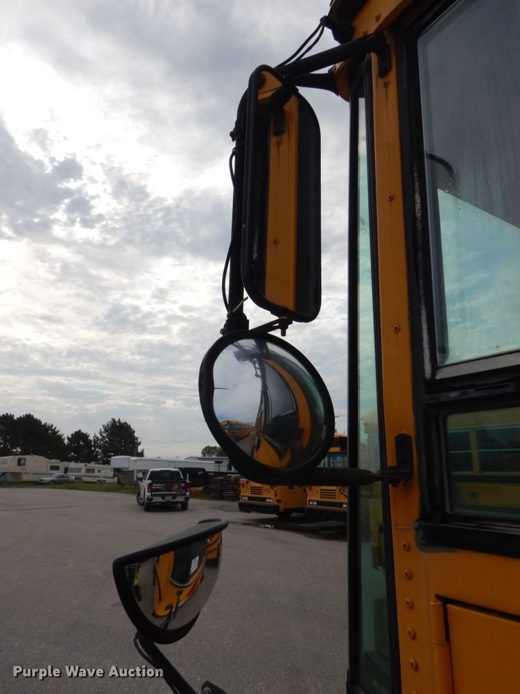 image for item DH6579 2001 Thomas Built M2001  school bus