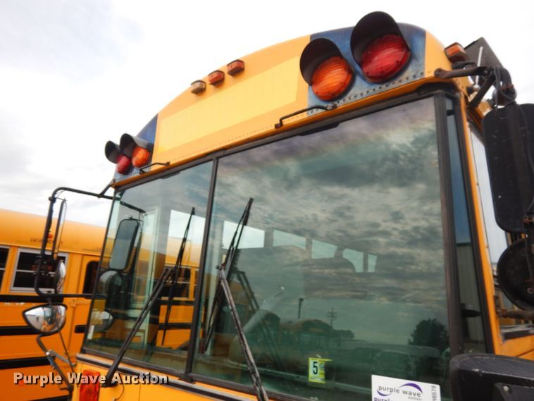 image for item DH6579 2001 Thomas Built M2001  school bus