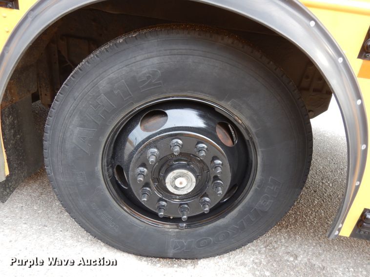 image for item DH6579 2001 Thomas Built M2001  school bus