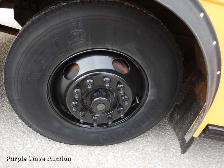 image for item DH6579 2001 Thomas Built M2001  school bus