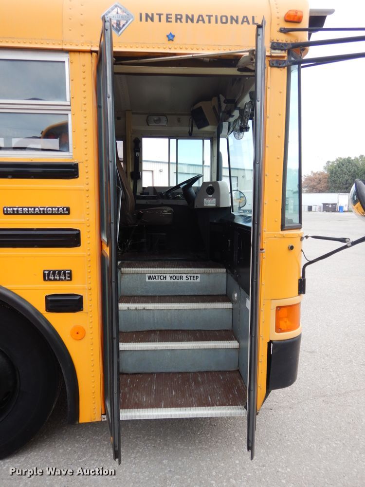 image for item DH6580 2002 International ATC  school bus