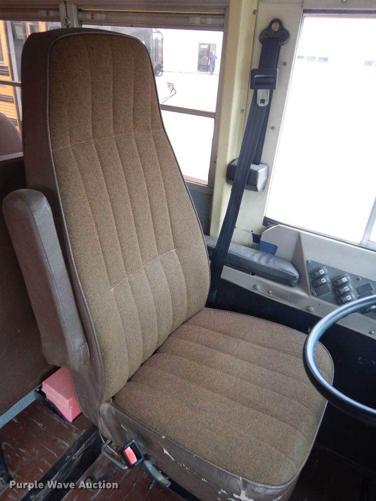 image for item DH6580 2002 International ATC  school bus