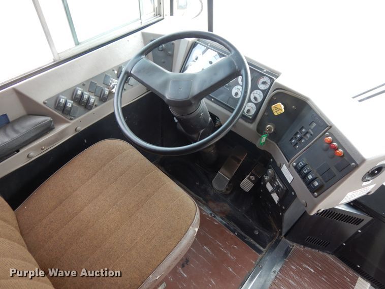 image for item DH6580 2002 International ATC  school bus