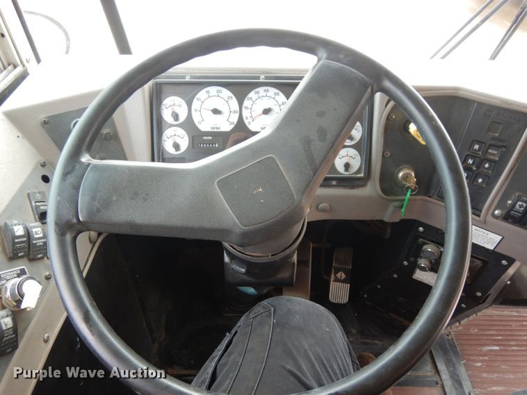 image for item DH6580 2002 International ATC  school bus