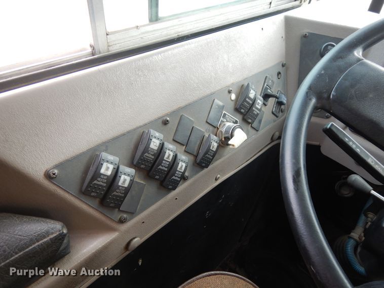 image for item DH6580 2002 International ATC  school bus