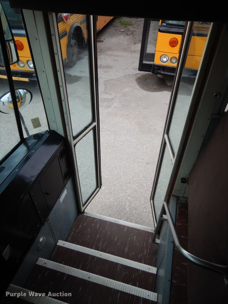 image for item DH6580 2002 International ATC  school bus