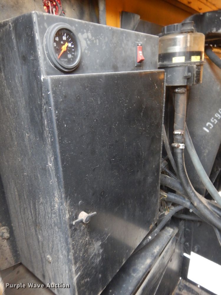 image for item DH6580 2002 International ATC  school bus