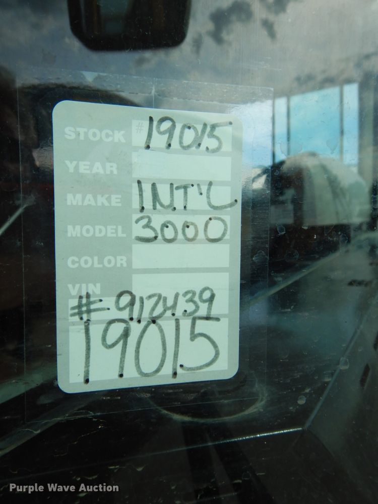 image for item DH6580 2002 International ATC  school bus