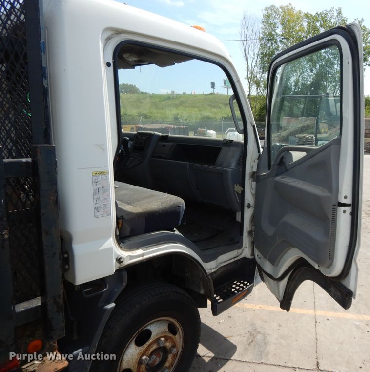 image for item DJ3471 2007 Mitsubishi Fuso FE  flatbed truck