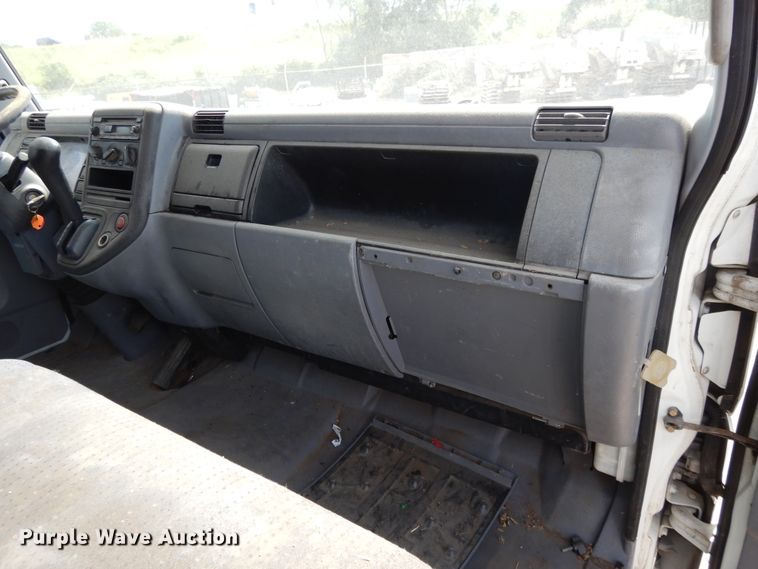 image for item DJ3471 2007 Mitsubishi Fuso FE  flatbed truck