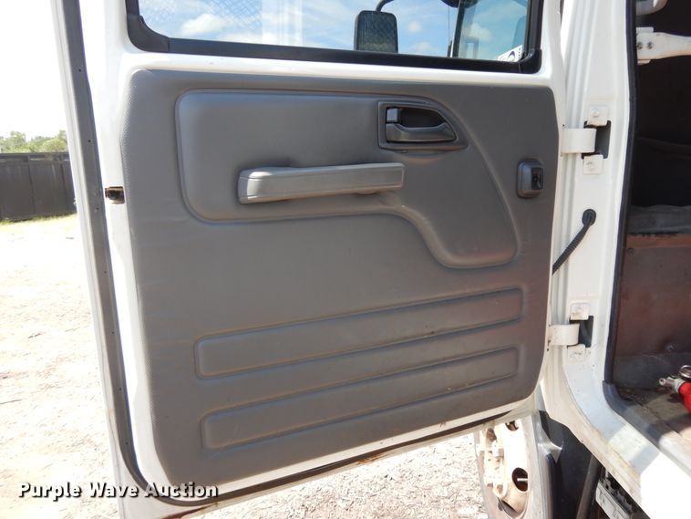 image for item DJ3474 2011 Isuzu NPR  flatbed truck