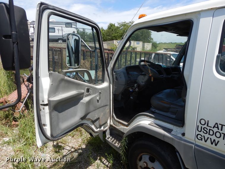 image for item DJ3475 2002 Mitsubishi Fuso FE  flatbed truck