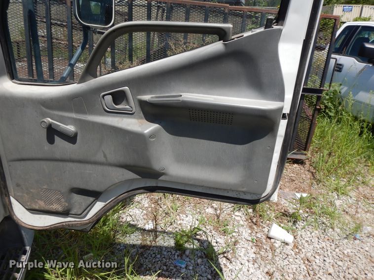 image for item DJ3475 2002 Mitsubishi Fuso FE  flatbed truck