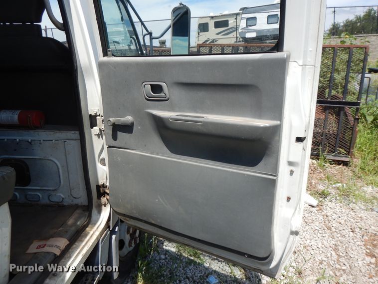 image for item DJ3475 2002 Mitsubishi Fuso FE  flatbed truck