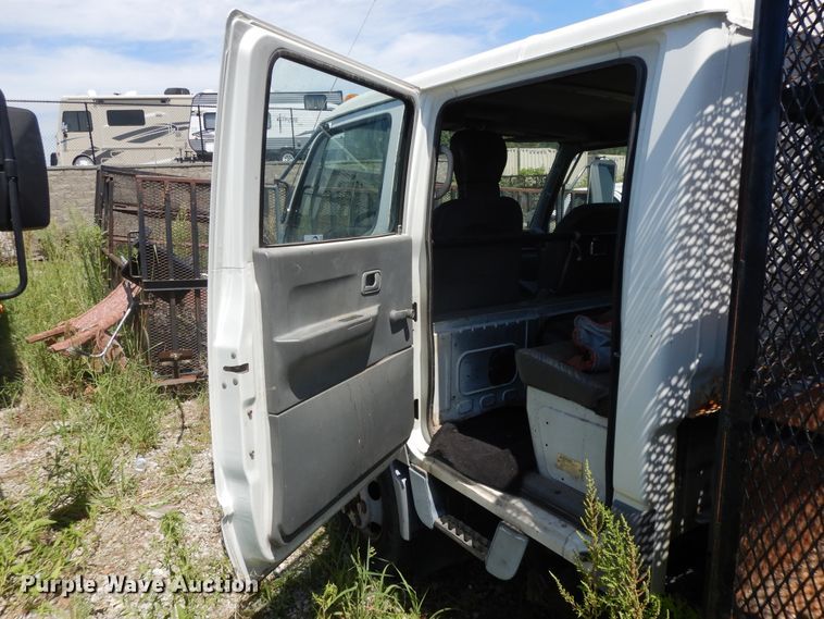 image for item DJ3475 2002 Mitsubishi Fuso FE  flatbed truck