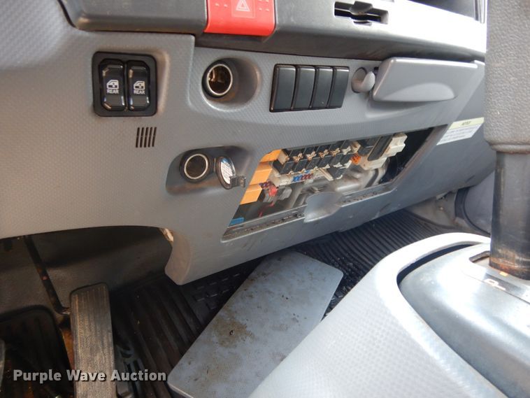 image for item DJ3476 2011 Isuzu NPR  flatbed truck