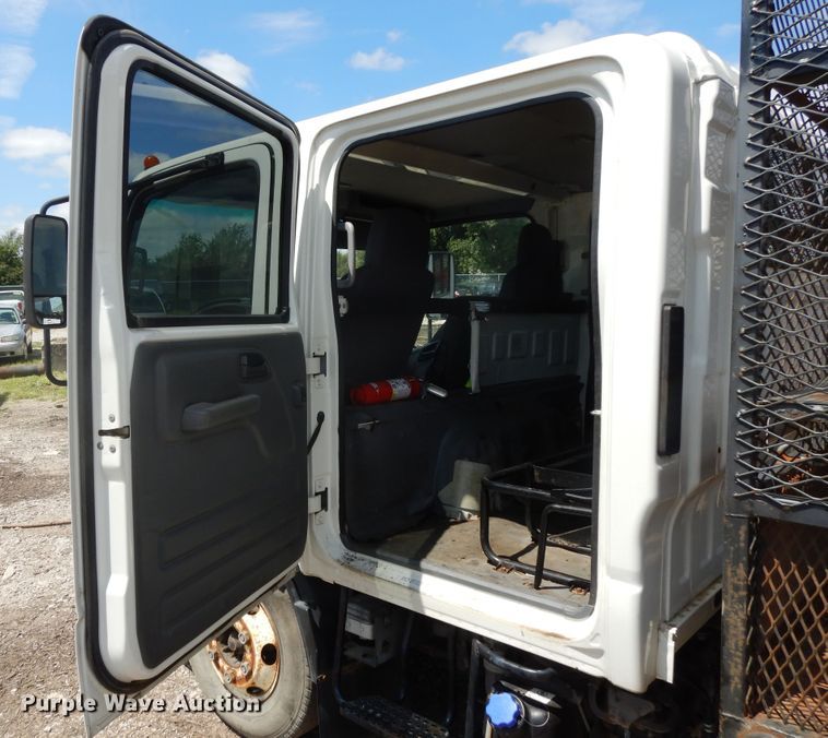 image for item DJ3476 2011 Isuzu NPR  flatbed truck