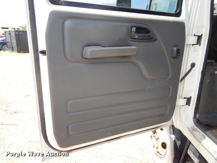 image for item DJ3476 2011 Isuzu NPR  flatbed truck