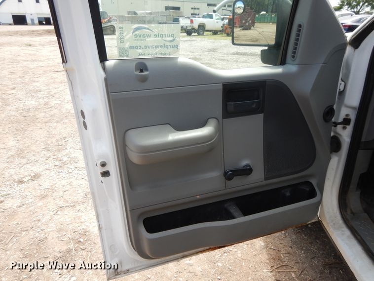 image for item DJ3478 2004 Ford F150  pickup truck