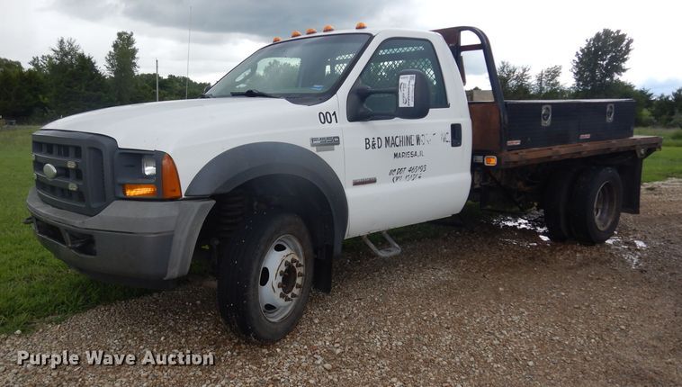 image for item DJ4313 2005 Ford F550 Super Duty XL  flatbed truck