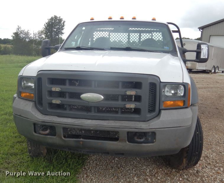 image for item DJ4313 2005 Ford F550 Super Duty XL  flatbed truck